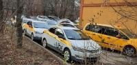 Каршеринг и такси захватывают парковки во дворах – как с этим бороться?